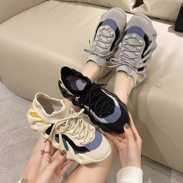 Νέα γυναικεία sneakers σε διάφορα χρώματα με πλέγμα που αναπνέει