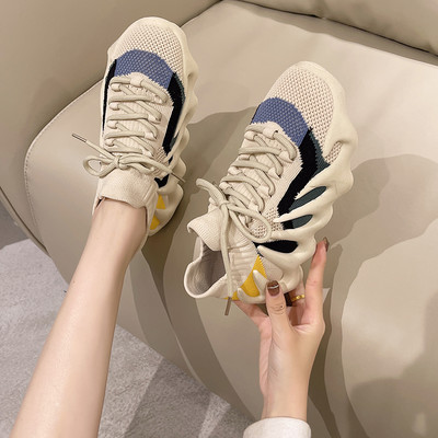 Naiste paeltega võrktossud