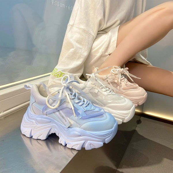 Moteriški sportbačiai su raišteliais ir aukštu padu