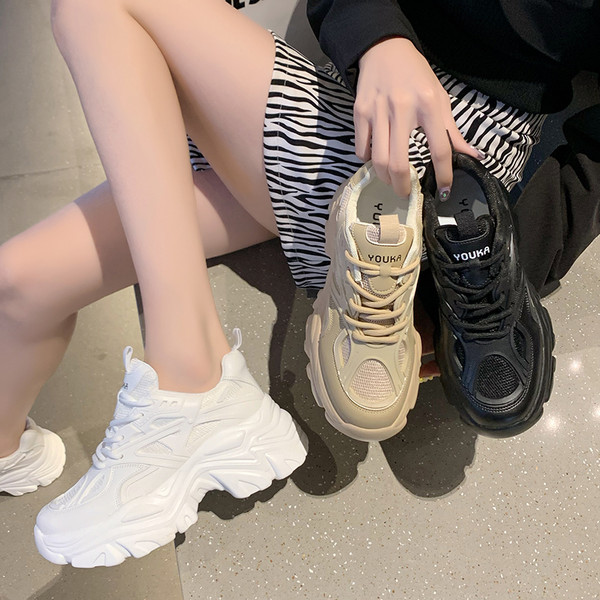 Moteriški sportbačiai su raišteliais ir aukštu padu