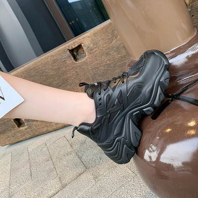 Női tornacipő - platformmal és hálóval