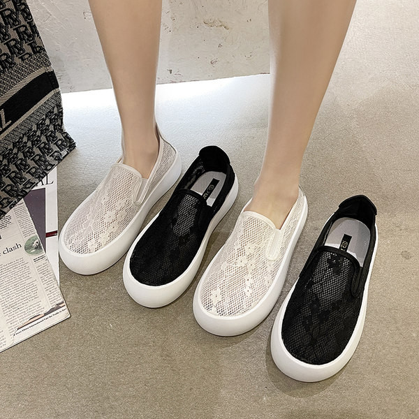 Moteriški laisvalaikio sportbačiai su plokščiu padu suvarstomi