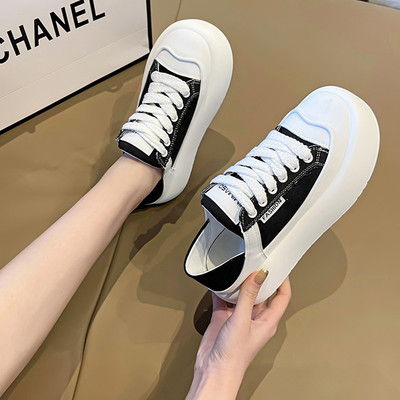 Γυναικεία sneakers σε μαύρο και άσπρο χρώμα