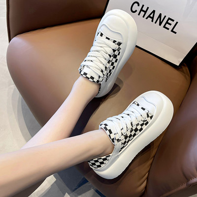 Γυναικεία sneakers σε μαύρο και άσπρο χρώμα