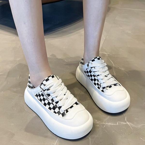 Juodos ir baltos spalvos moteriški sportbačiai