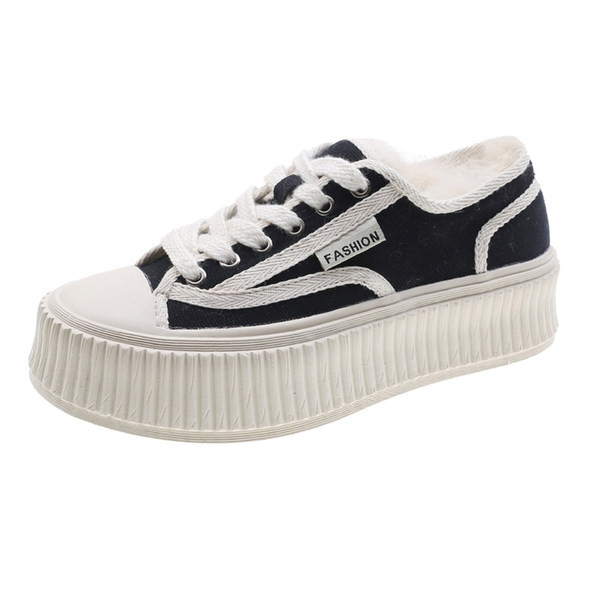 Dviejų spalvų moteriški sportbačiai su pamušalu