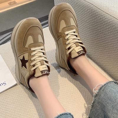 Új alkalmi női tornacipő két színben