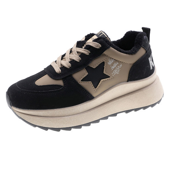 Új alkalmi női tornacipő két színben