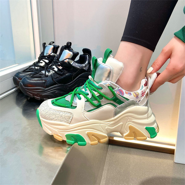 Női tornacipő két színben, emelvényes