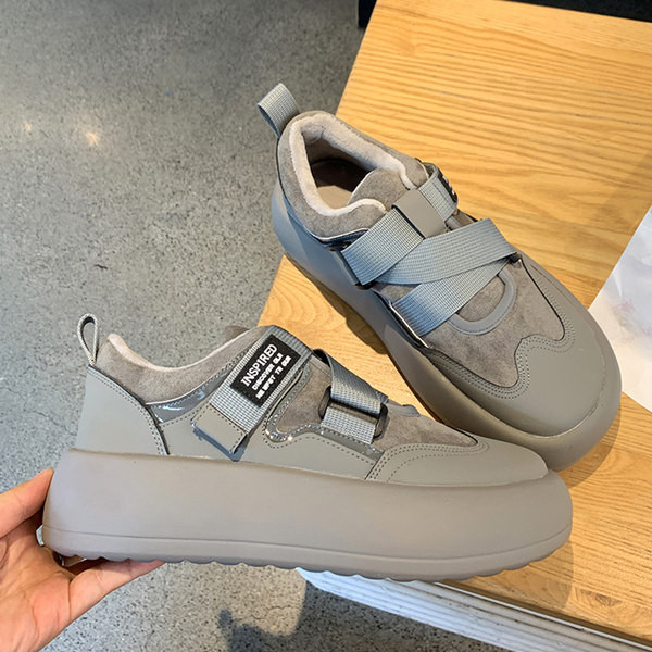 Nauji moteriški laisvalaikio sportbačiai su dekoratyviniais lopais