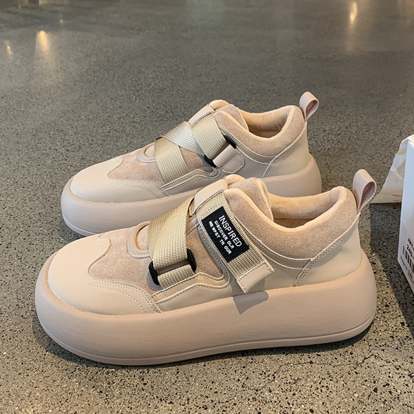 Nauji moteriški laisvalaikio sportbačiai su dekoratyviniais lopais