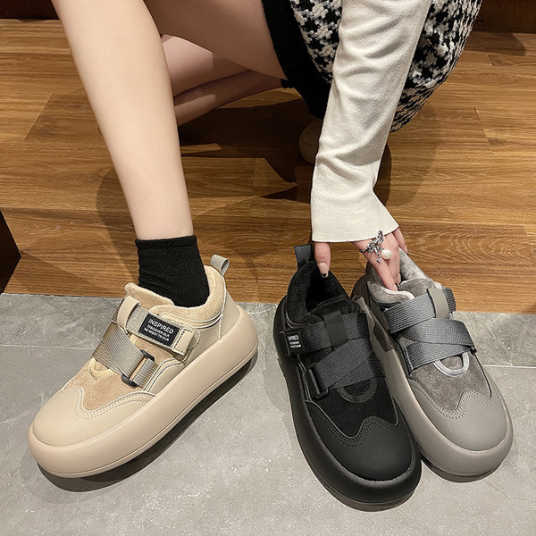 Moteriški sportbačiai su eko zomša ir tamprėmis