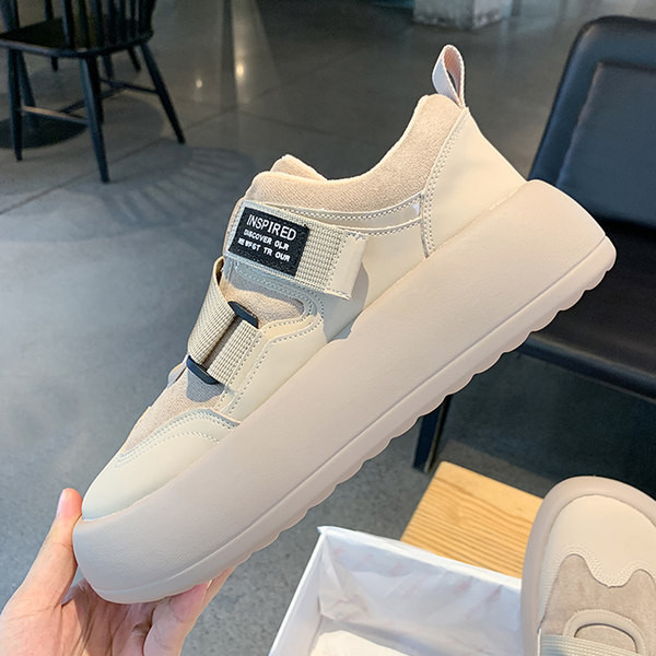 Moteriški sportbačiai – su velcro užsegimu