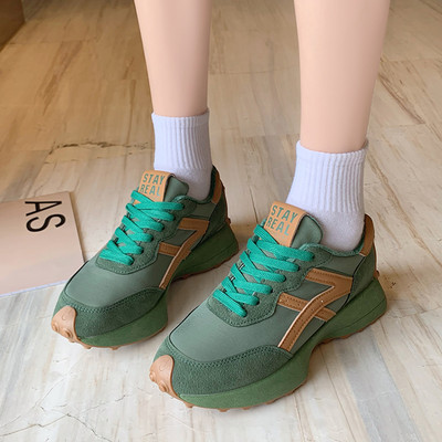 Γυναικεία αθλητικά sneakers με επιγραφή