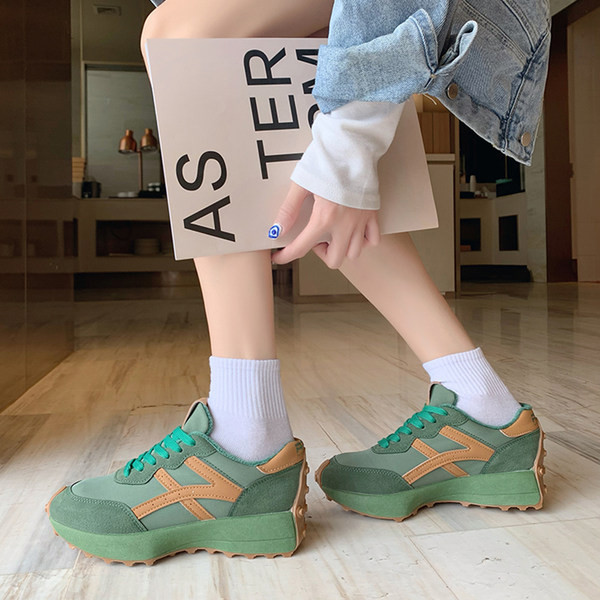 Moteriški laisvalaikio suvarstomi sportbačiai