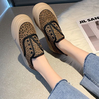 Γυναικεία sneakers με ψηλή σόλα και σουέτ