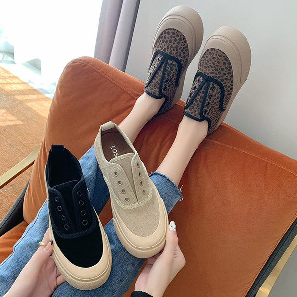 Γυναικεία sneakers με ψηλή σόλα και σουέτ