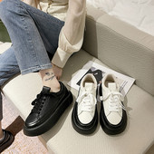 Γυναικεία δερμάτινα sneakers με τραχιά σόλα και κορδόνια