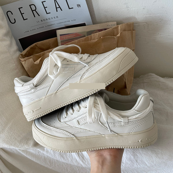 Moteriški laisvalaikio balti sportbačiai