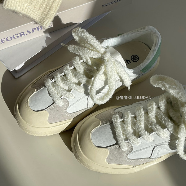 Moteriški sportiniai sportbačiai – su raišteliais