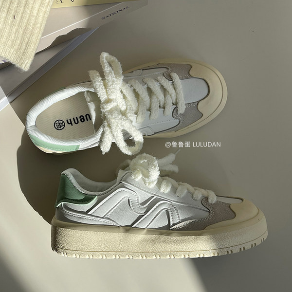 Moteriški sportiniai sportbačiai – su raišteliais