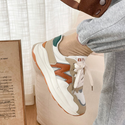 Új modell nyári női tornacipő fűzős