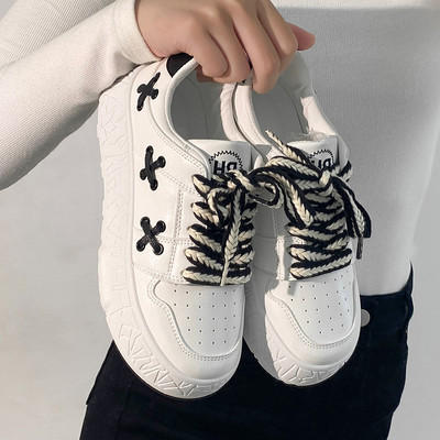 Γυναικεία sneakers - με κορδόνια