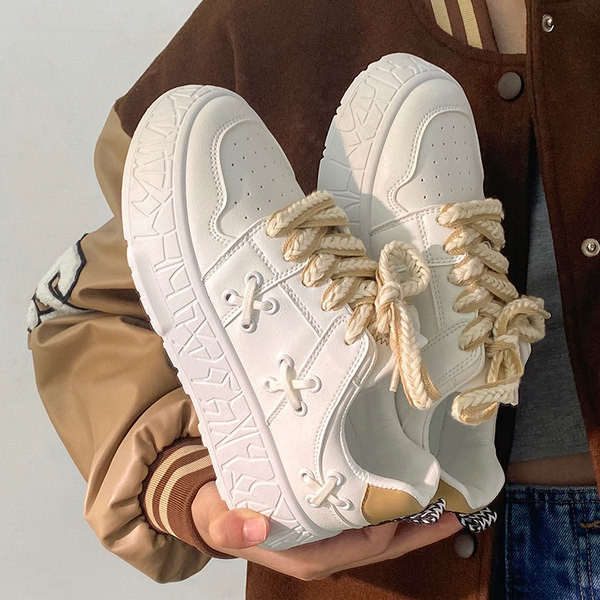 Γυναικεία sneakers - με κορδόνια