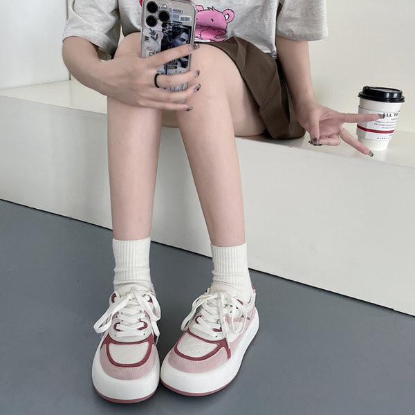 Madingi moteriški smailianosiai suvarstomi sportbačiai – trijų spalvų