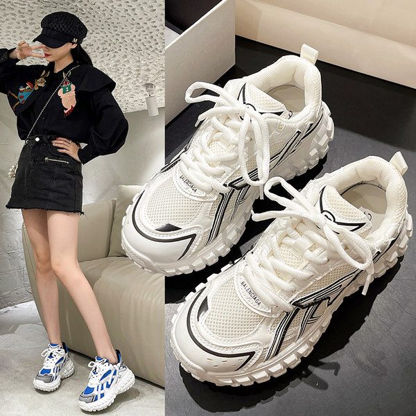 Įvairių spalvų moteriški sportbačiai