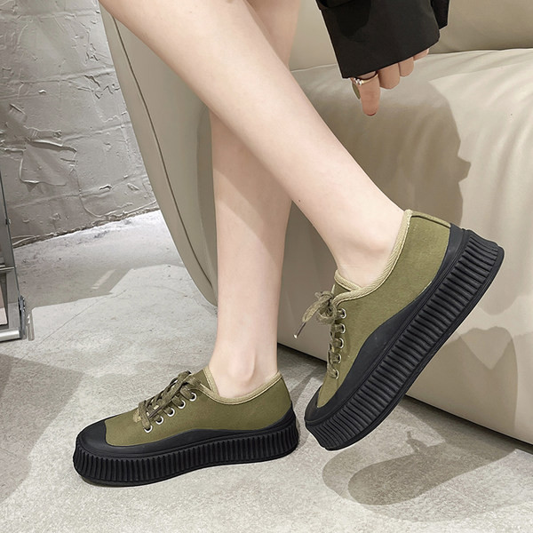 Moteriški sportbačiai su drobiniu padu