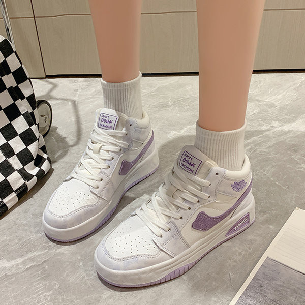 Moteriški laisvalaikio sportbačiai plokščiu padu – aukšto modelio