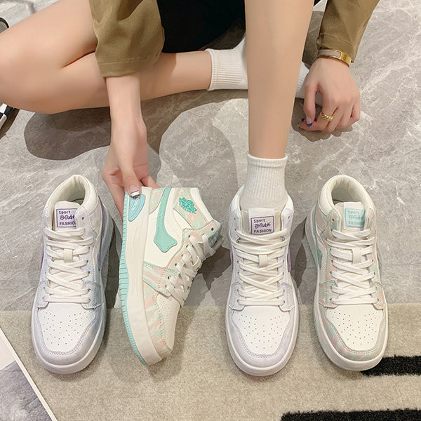 Moteriški laisvalaikio sportbačiai plokščiu padu – aukšto modelio