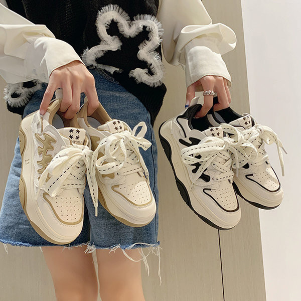 Moteriški kvėpuojantys sportbačiai su žvaigždutėmis ir raišteliais