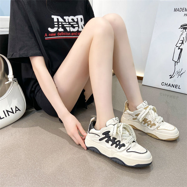 Moteriški sportiniai sportbačiai – su raišteliais