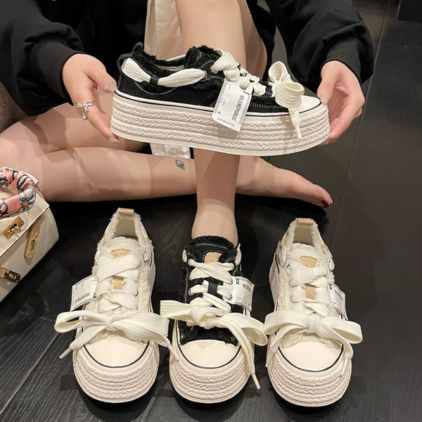 Moteriški tekstiliniai sportbačiai su 5cm aukščio padu ir raišteliais