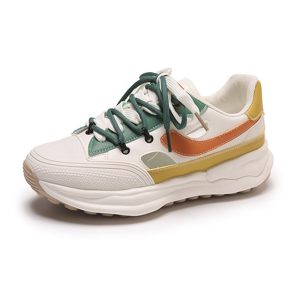 Madingi moteriški sportbačiai su raišteliais ir grubiu padu