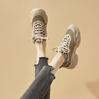 Γυναικεία sneakers με πλέγμα και στάμπα