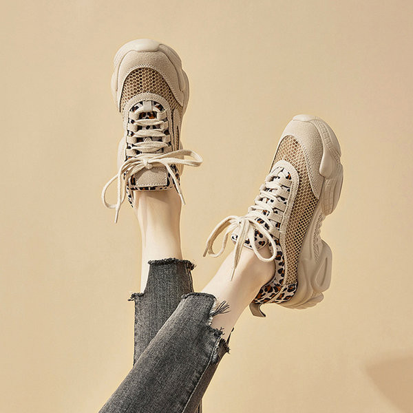 Γυναικεία sneakers με πλέγμα και στάμπα