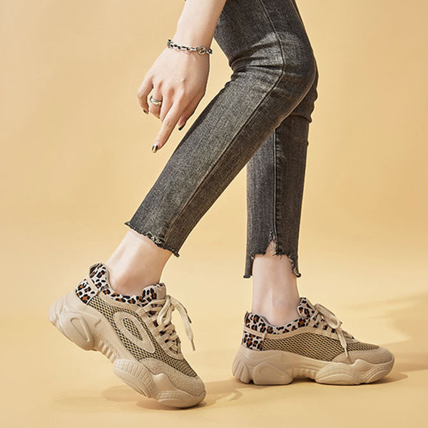 Γυναικεία sneakers με πλέγμα και στάμπα