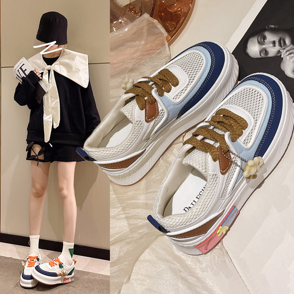 naujo modelio moteriški sportbačiai plokščiu padu ir tinkleliu