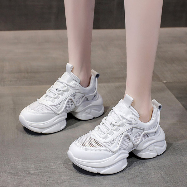 Vasariniai moteriški sportbačiai grubiu padu – trijų spalvų