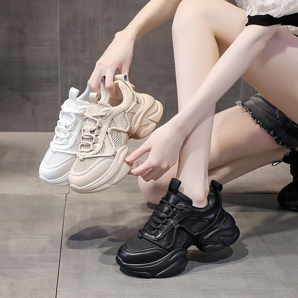 Vasariniai moteriški sportbačiai grubiu padu – trijų spalvų