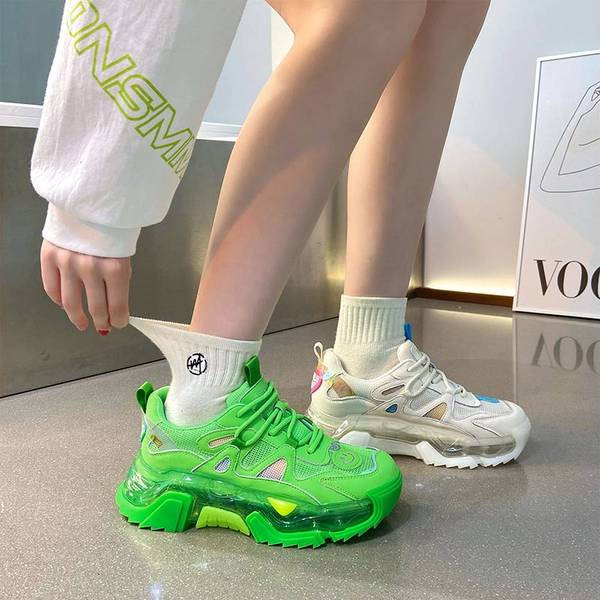 Moteriški sportiniai sportbačiai iš eko odos su oro kamera ir raišteliais