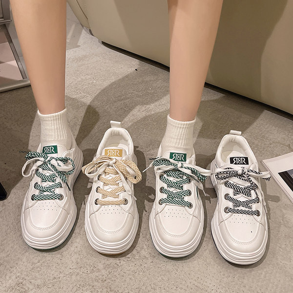 Γυναικεία casual sneakers με πολύχρωμα κορδόνια