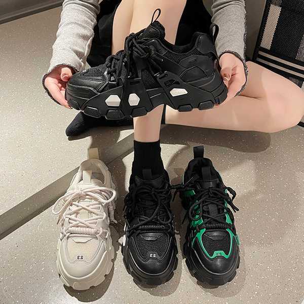 Moteriški laisvalaikio sportbačiai – su raišteliais