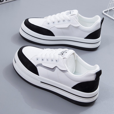 Kahes värvitoonis lameda tallaga naiste tossud