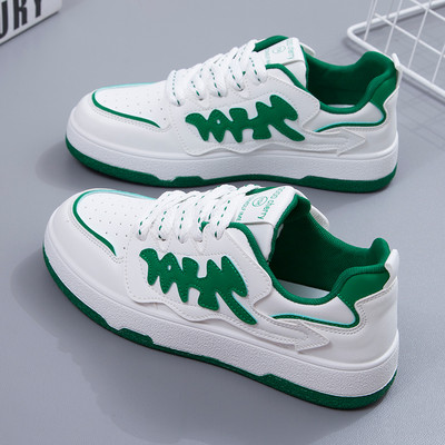 Γυναικεία στρογγυλεμένα sneakers από οικολογικό δέρμα