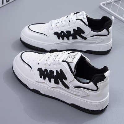 Γυναικεία στρογγυλεμένα sneakers από οικολογικό δέρμα