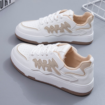 Γυναικεία στρογγυλεμένα sneakers από οικολογικό δέρμα